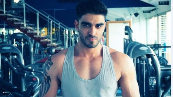 Do girls like broad shoulders and why?