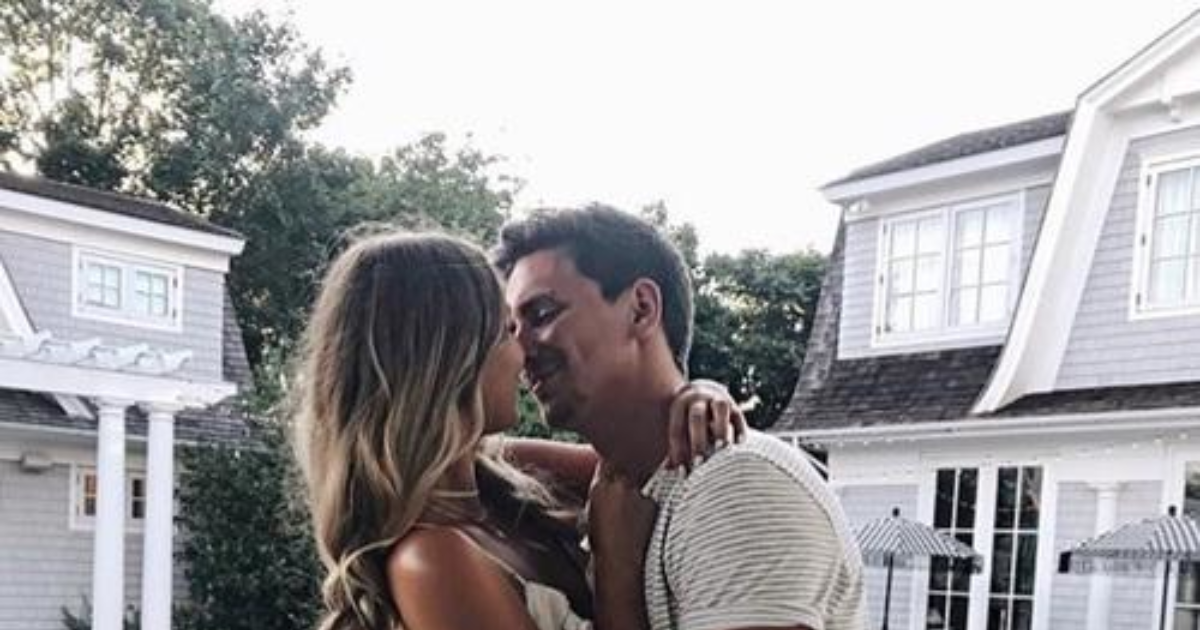 Girls, do you like it when a guy grabs your ass while kissing? Sexuality