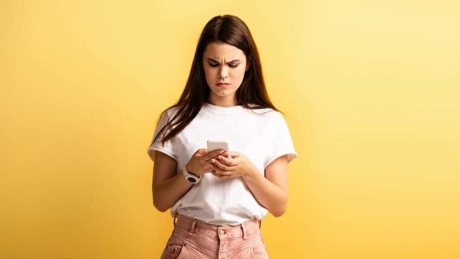 New boyfriend doesn't contact me every day. Is this a sign he's not that into me?