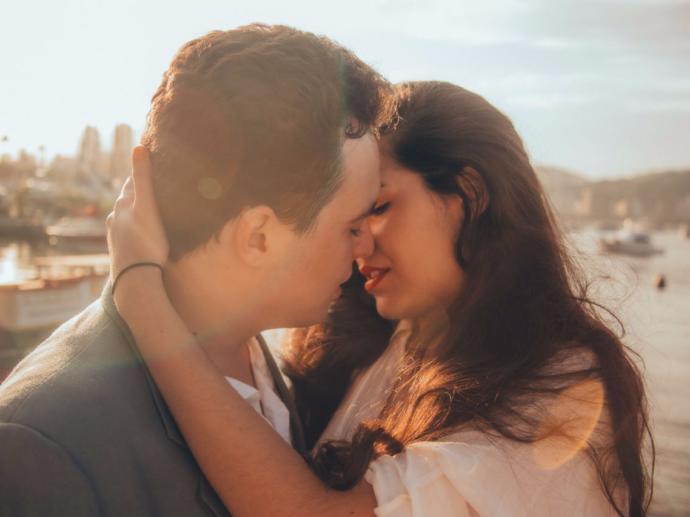 Kissing big lips with thin lips, is it awkward? (and how can I make it better?)