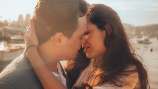 Kissing big lips with thin lips, is it awkward? (and how can I make it better?)