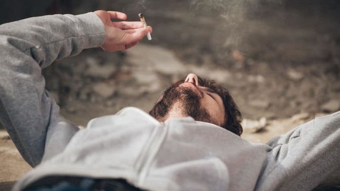 Boyfriend lied to me about smoking for 8 months in the relationship... What do I do?