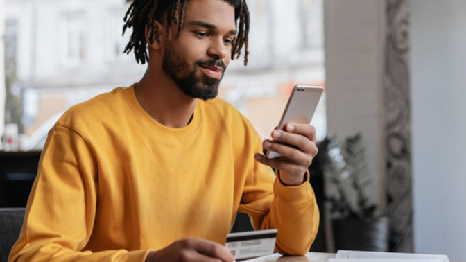 Boyfriend has pictures of other girls in his phone. Should I be concerned?