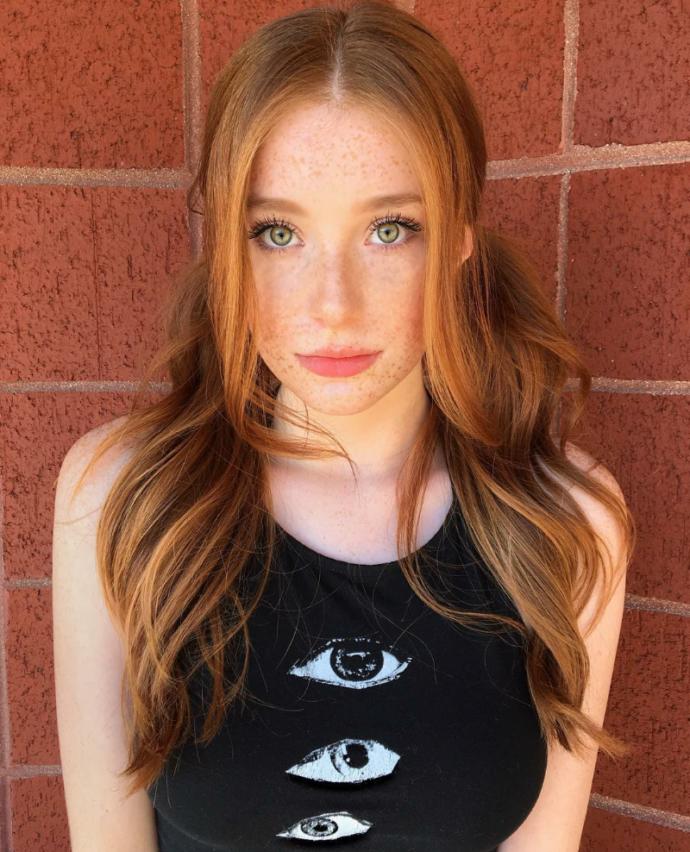 Guys, physically, what does your dream girl look like?