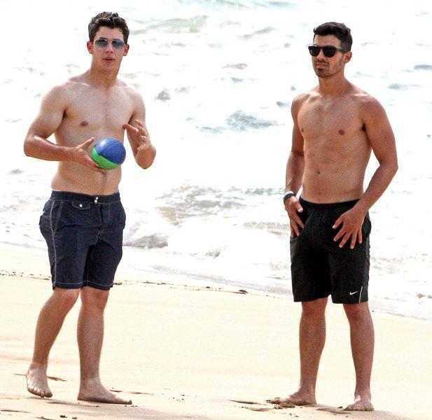 nick jonas nipples