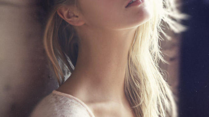 Does having a long neck make a person more attractive ?